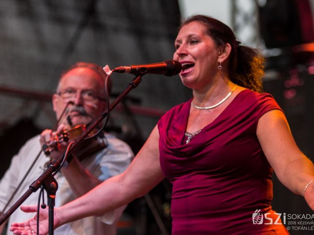 Csík Zenekar: hittel kell átadni a zenét